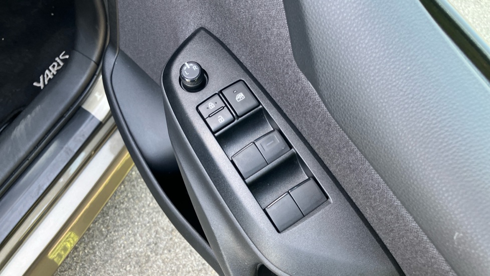 Toyota Yaris 1.5 Hybrid Design 5dr CVT Hybrid Hatchback - Image 30