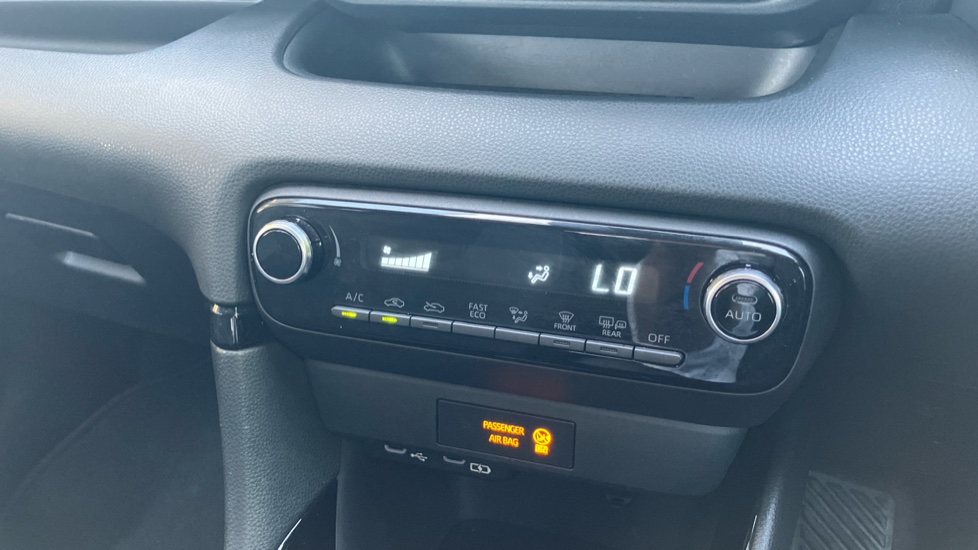 Toyota Yaris 1.5 Hybrid Design 5dr CVT Hybrid Hatchback - Image 34