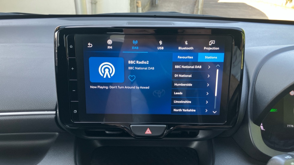 Toyota Yaris 1.5 Hybrid Design 5dr CVT Hybrid Hatchback - Image 40