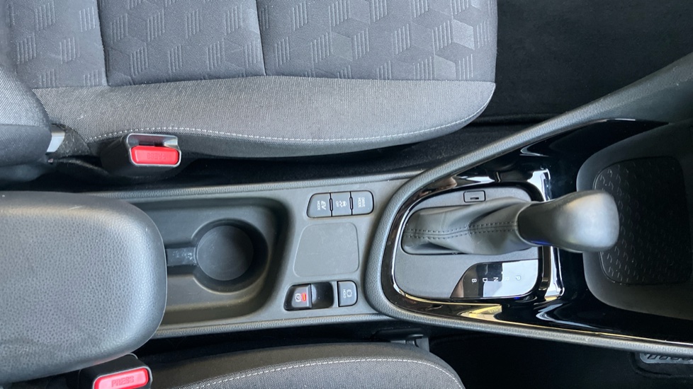 Toyota Yaris 1.5 Hybrid Design 5dr CVT Hybrid Hatchback - Image 48