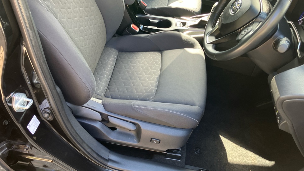 Toyota Corolla 1.8 VVT-i Hybrid Design 5dr CVT Hybrid Hatchback - Image 17