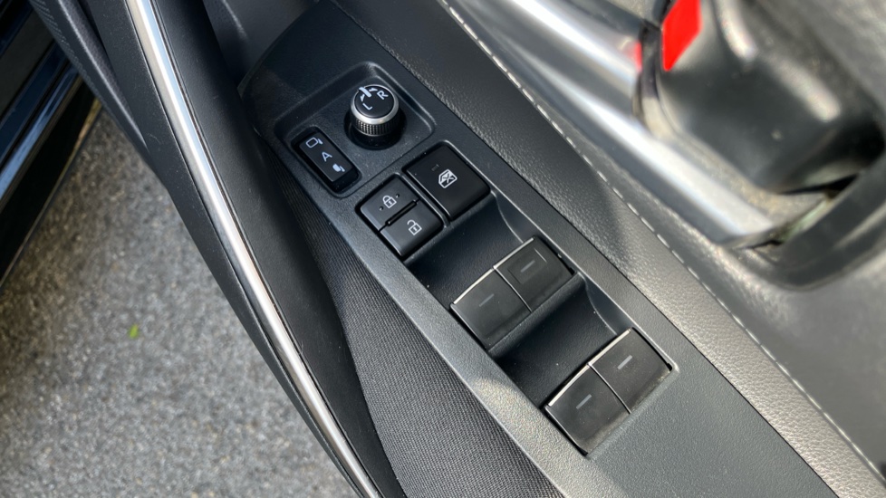 Toyota Corolla 1.8 VVT-i Hybrid Design 5dr CVT Hybrid Hatchback - Image 31