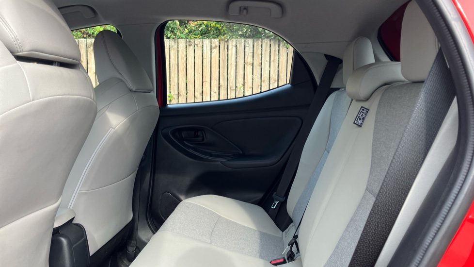 Toyota Yaris 1.5 Hybrid Excel 5dr CVT Hybrid Hatchback - Image 15