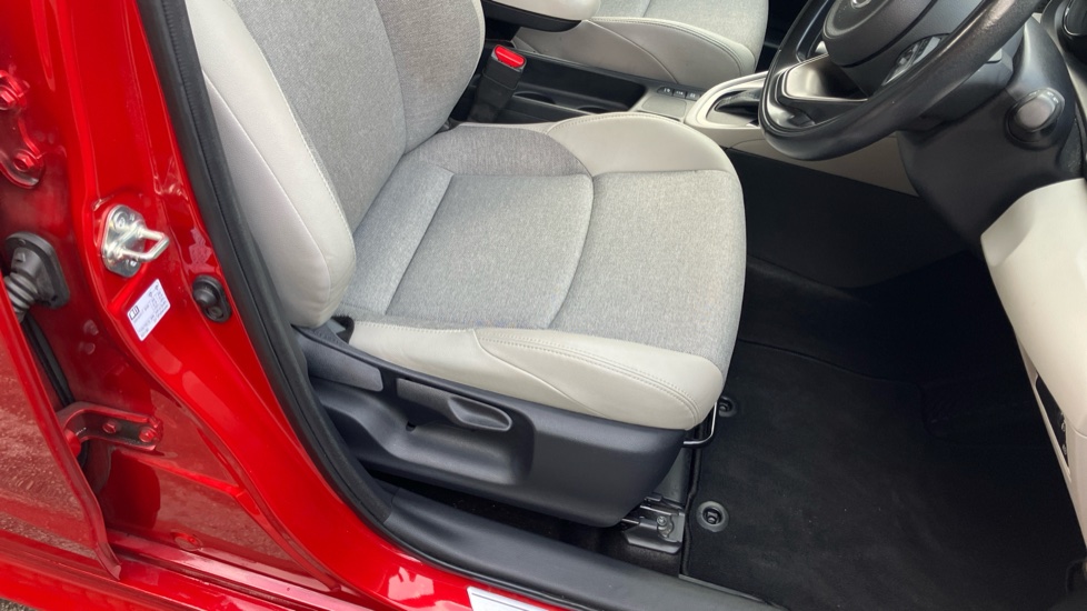 Toyota Yaris 1.5 Hybrid Excel 5dr CVT Hybrid Hatchback - Image 17