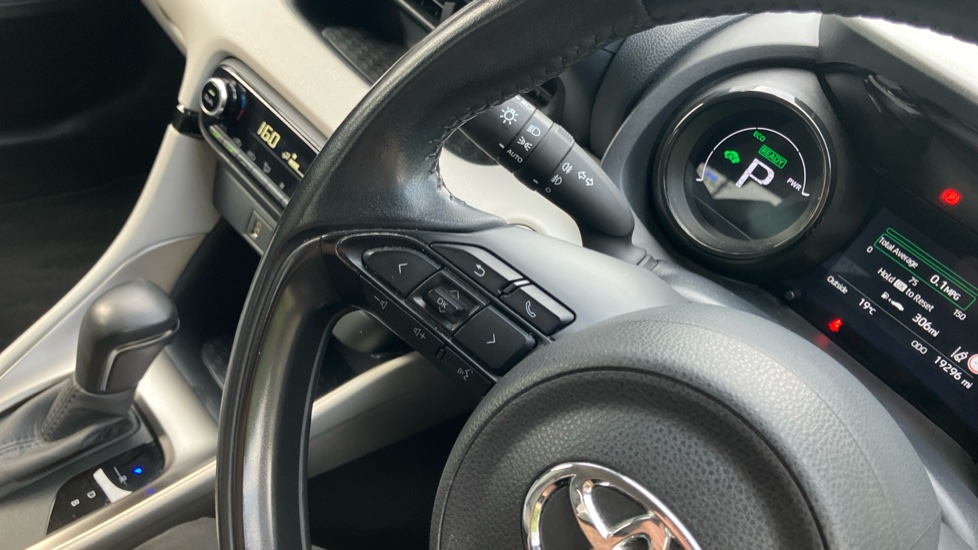 Toyota Yaris 1.5 Hybrid Excel 5dr CVT Hybrid Hatchback - Image 32