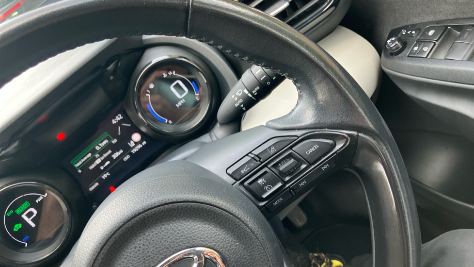 Toyota Yaris 1.5 Hybrid Excel 5dr CVT Hybrid Hatchback - Image 33