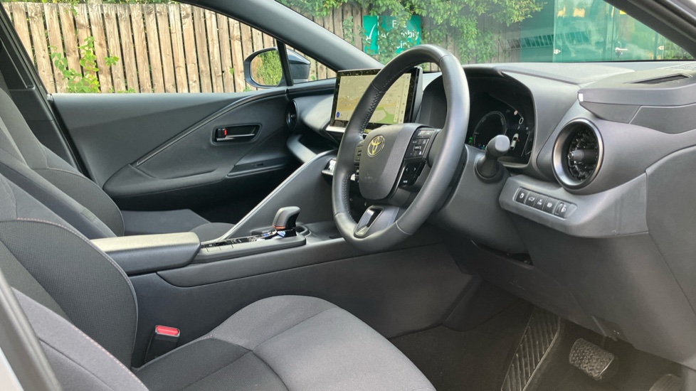 Toyota C-HR 2.0 PHEV Design 5dr CVT Hatchback - Image 12