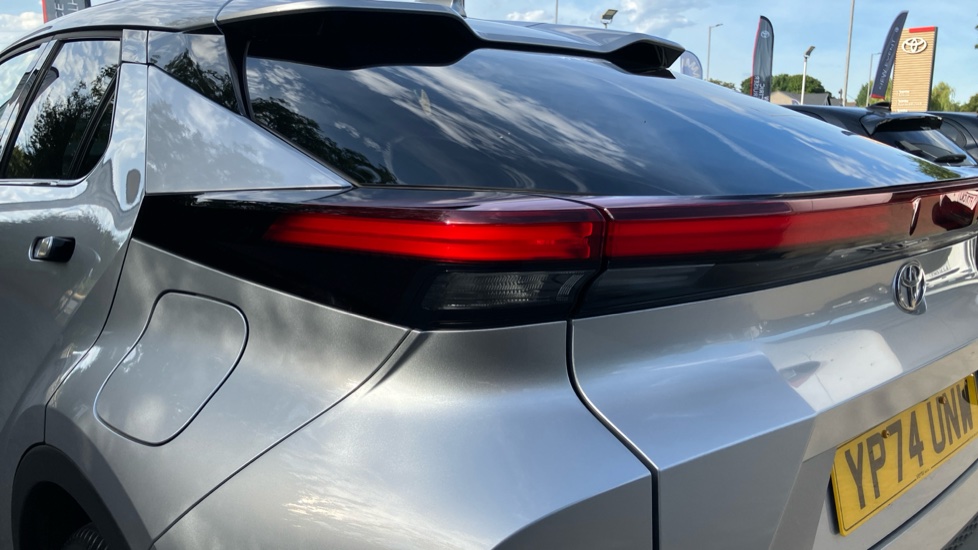 Toyota C-HR 2.0 PHEV Design 5dr CVT Hatchback - Image 21