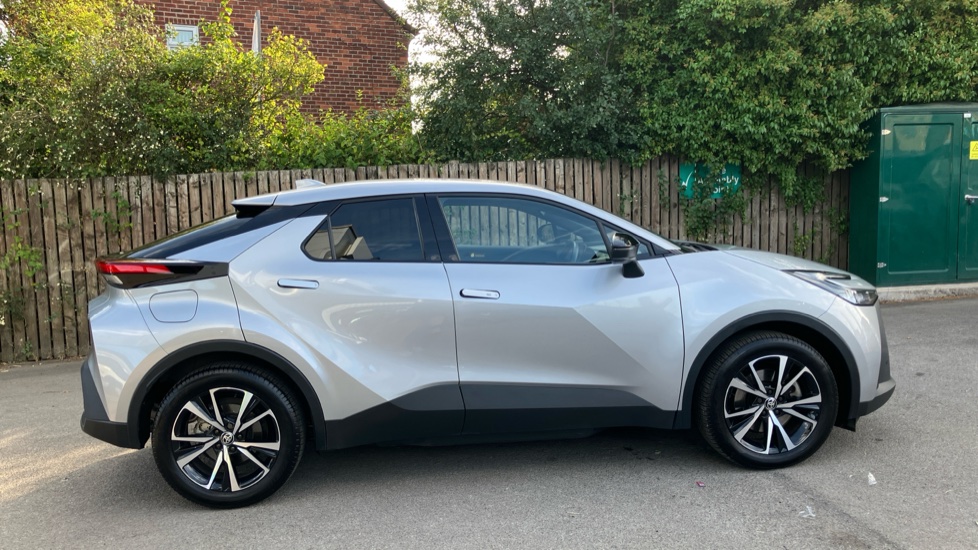 Toyota C-HR 2.0 PHEV Design 5dr CVT Hatchback - Image 23