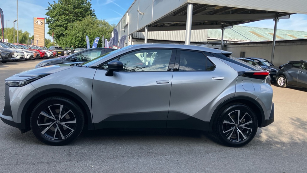 Toyota C-HR 2.0 PHEV Design 5dr CVT Hatchback - Image 24