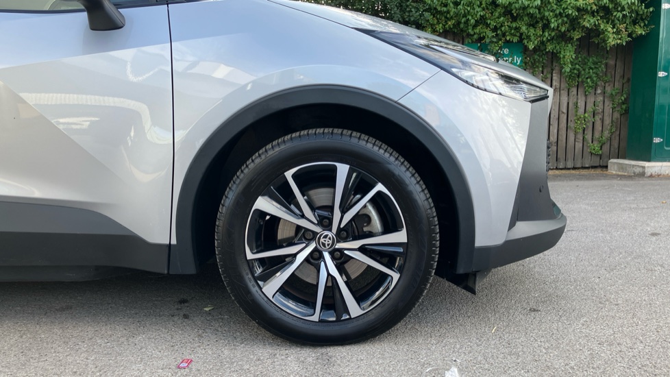 Toyota C-HR 2.0 PHEV Design 5dr CVT Hatchback - Image 25