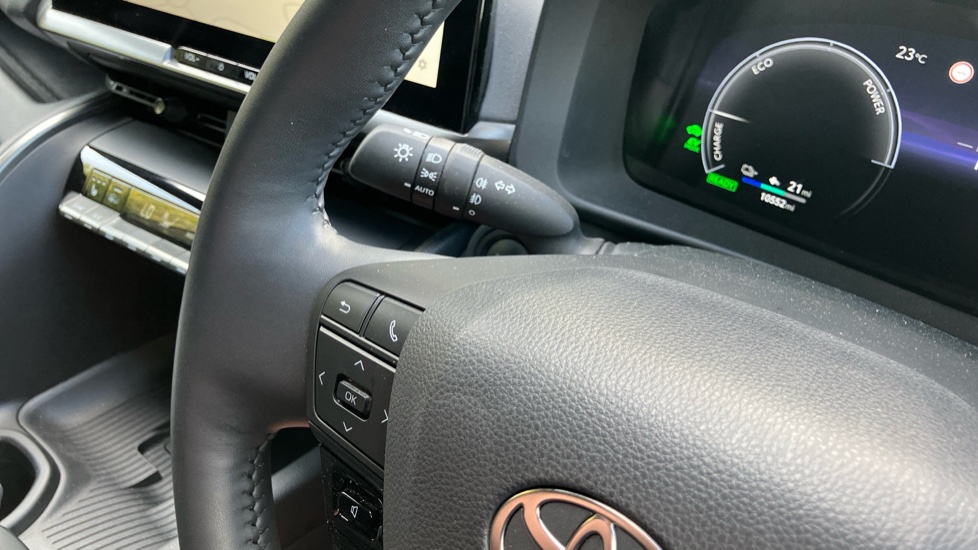 Toyota C-HR 2.0 PHEV Design 5dr CVT Hatchback - Image 31