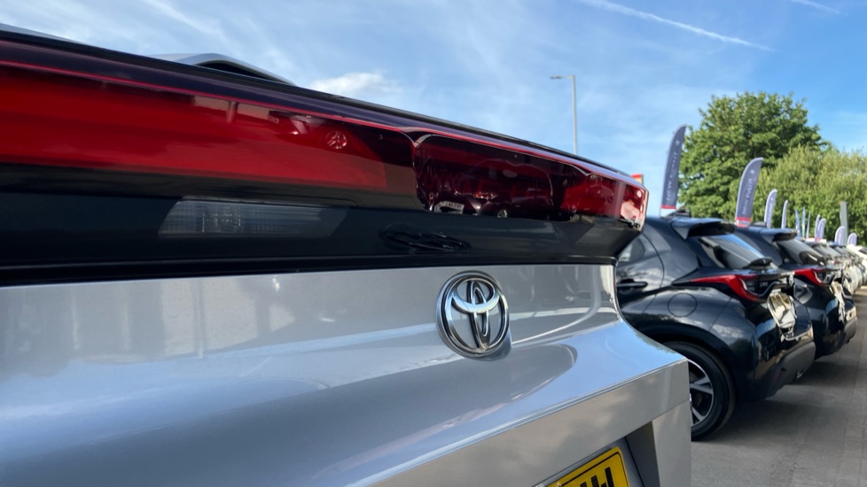 Toyota C-HR 2.0 PHEV Design 5dr CVT Hatchback - Image 39