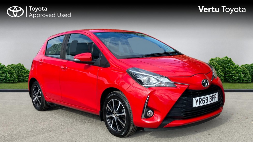 Toyota Yaris 1.5 VVT-i Icon Tech 5dr Petrol Hatchback - Image 1
