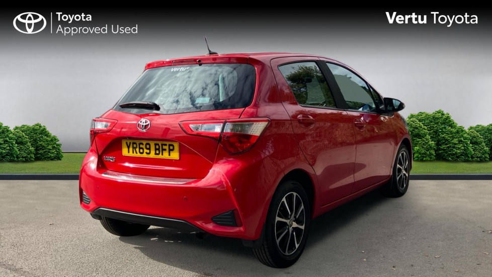 Toyota Yaris 1.5 VVT-i Icon Tech 5dr Petrol Hatchback - Image 2