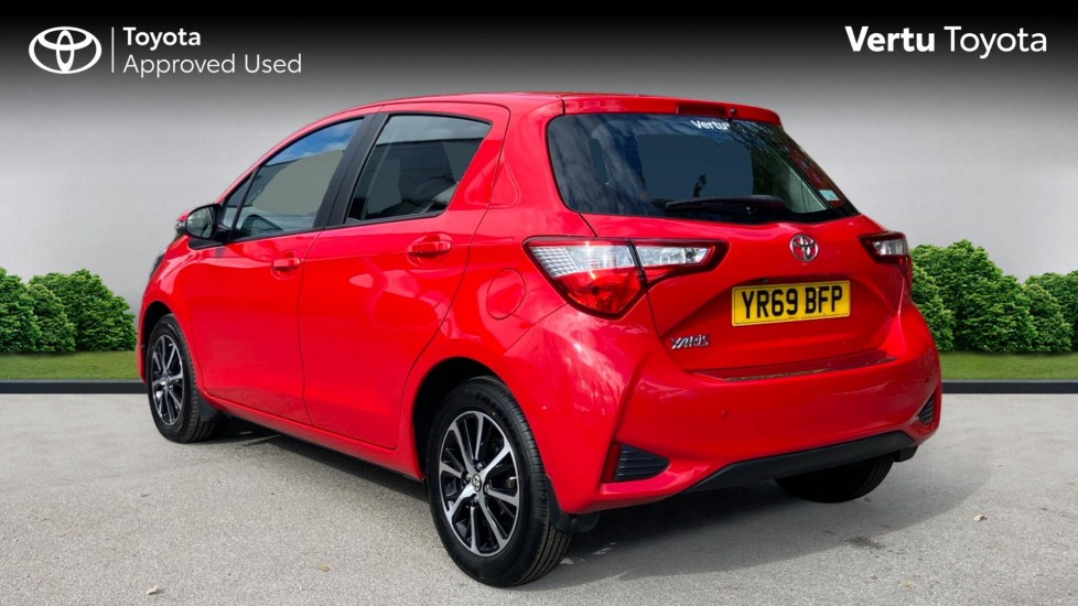 Toyota Yaris 1.5 VVT-i Icon Tech 5dr Petrol Hatchback - Image 4