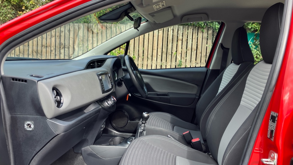 Toyota Yaris 1.5 VVT-i Icon Tech 5dr Petrol Hatchback - Image 5