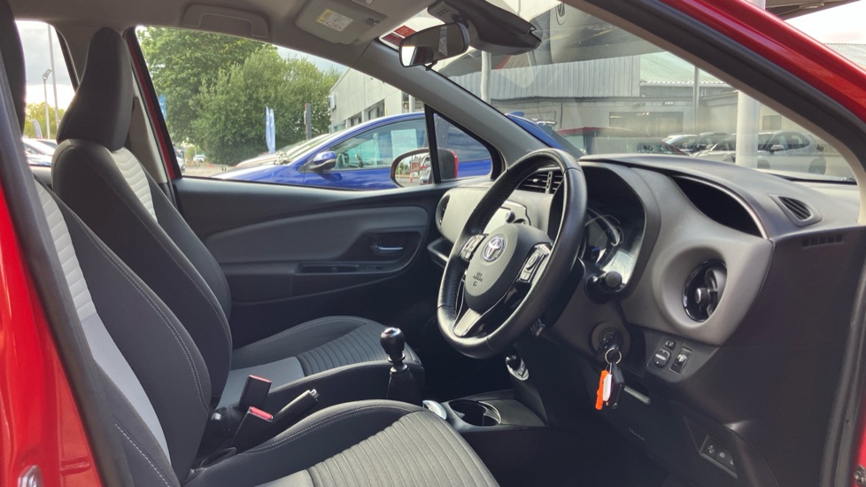 Toyota Yaris 1.5 VVT-i Icon Tech 5dr Petrol Hatchback - Image 12
