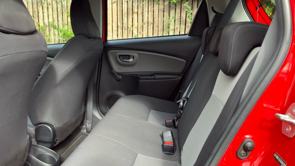 Toyota Yaris 1.5 VVT-i Icon Tech 5dr Petrol Hatchback - Image 15