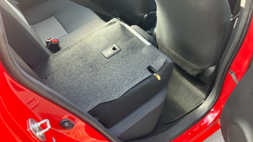 Toyota Yaris 1.5 VVT-i Icon Tech 5dr Petrol Hatchback - Image 18