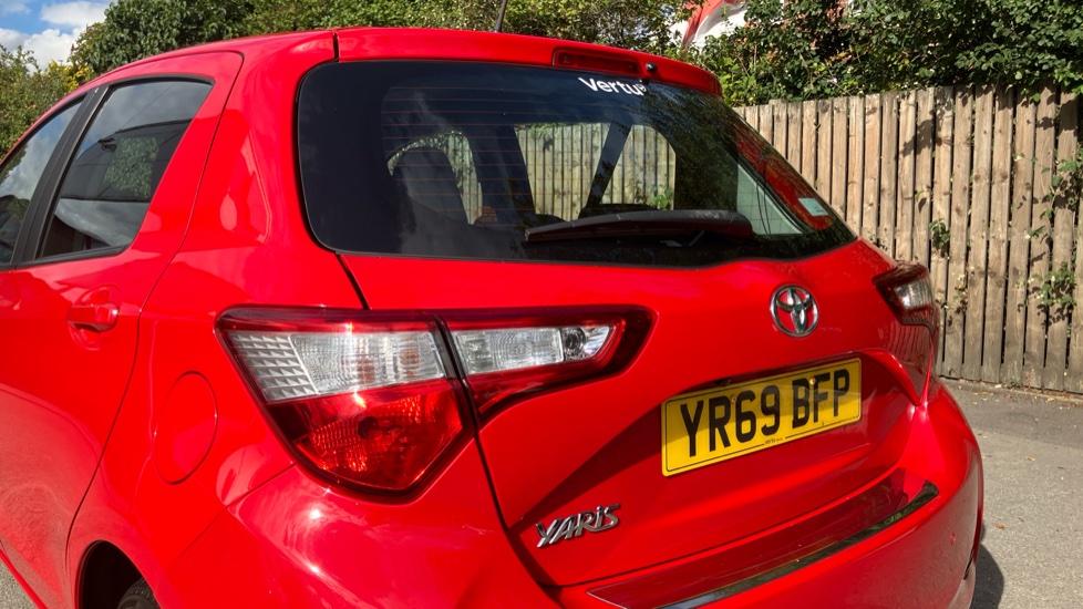 Toyota Yaris 1.5 VVT-i Icon Tech 5dr Petrol Hatchback - Image 21