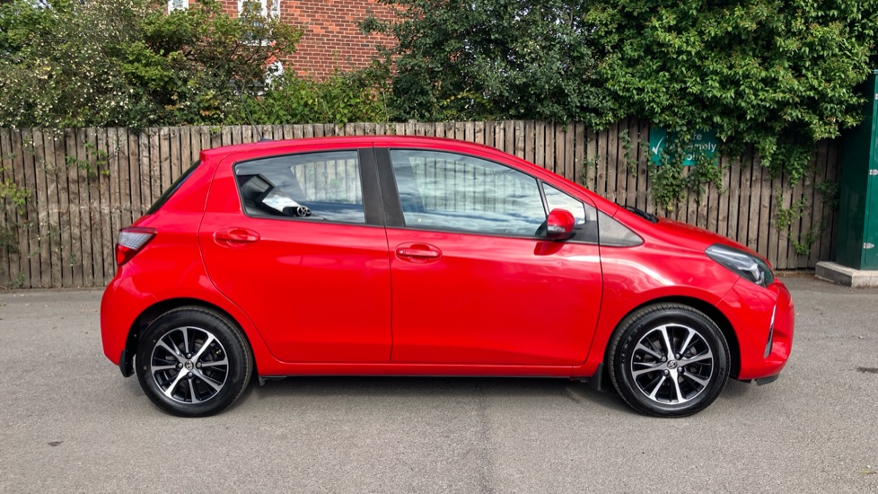 Toyota Yaris 1.5 VVT-i Icon Tech 5dr Petrol Hatchback - Image 23