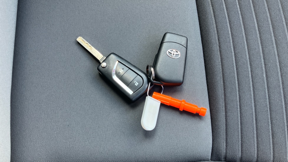 Toyota Yaris 1.5 VVT-i Icon Tech 5dr Petrol Hatchback - Image 28