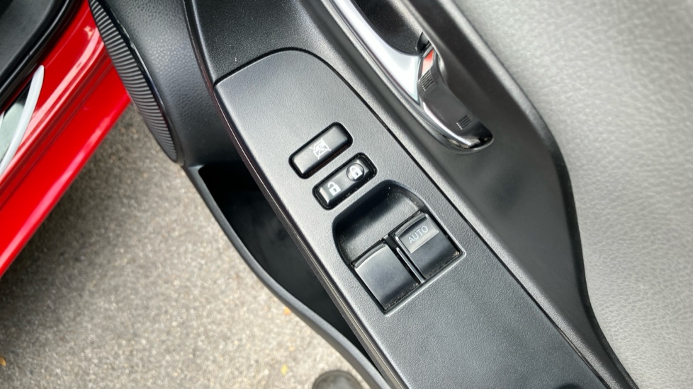 Toyota Yaris 1.5 VVT-i Icon Tech 5dr Petrol Hatchback - Image 30