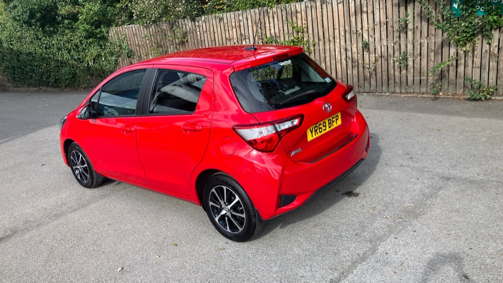 Toyota Yaris 1.5 VVT-i Icon Tech 5dr Petrol Hatchback - Image 32