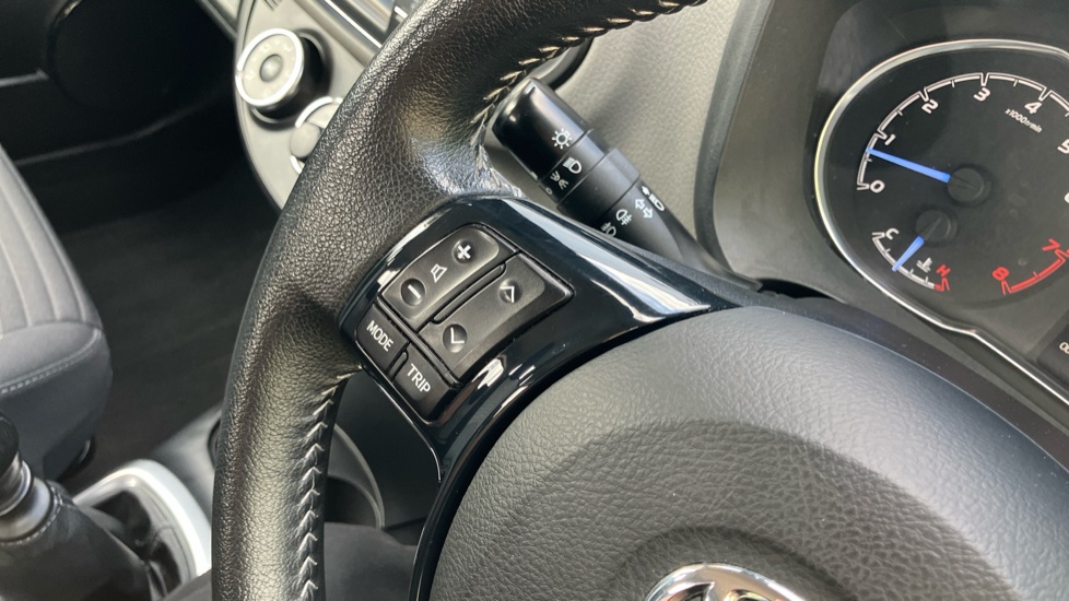 Toyota Yaris 1.5 VVT-i Icon Tech 5dr Petrol Hatchback - Image 33