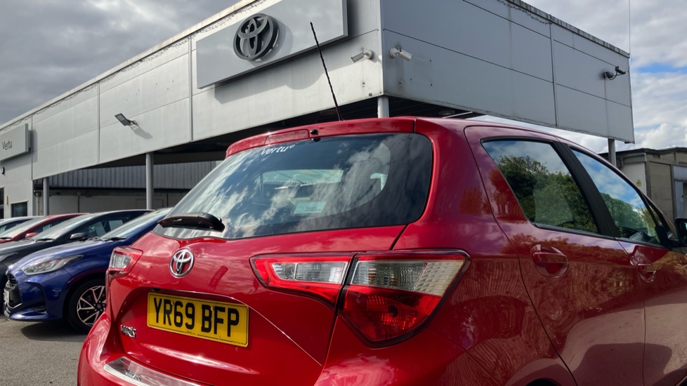 Toyota Yaris 1.5 VVT-i Icon Tech 5dr Petrol Hatchback - Image 37