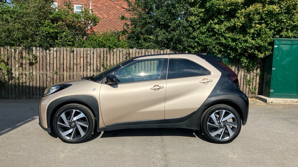 Toyota Aygo X 1.0 VVT-i Exclusive 5dr Petrol Hatchback - Image 24