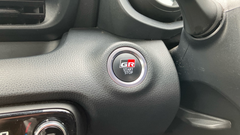 Toyota Yaris 1.5 Hybrid GR Sport 5dr CVT Hybrid Hatchback - Image 16