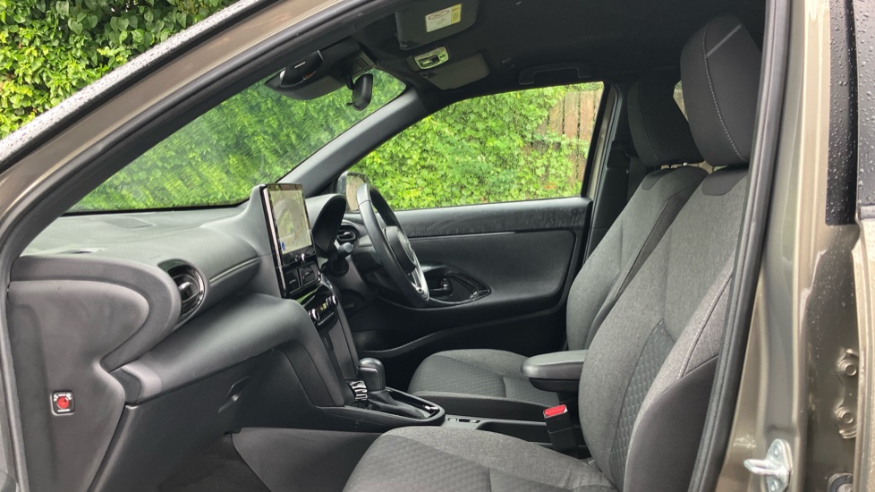 Toyota Yaris Cross 1.5 Hybrid Design 5dr CVT Hybrid Estate - Image 5