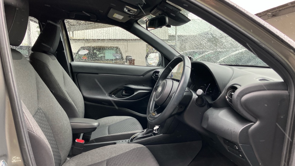 Toyota Yaris Cross 1.5 Hybrid Design 5dr CVT Hybrid Estate - Image 12