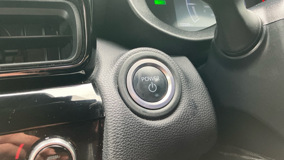 Toyota Yaris Cross 1.5 Hybrid Design 5dr CVT Hybrid Estate - Image 16