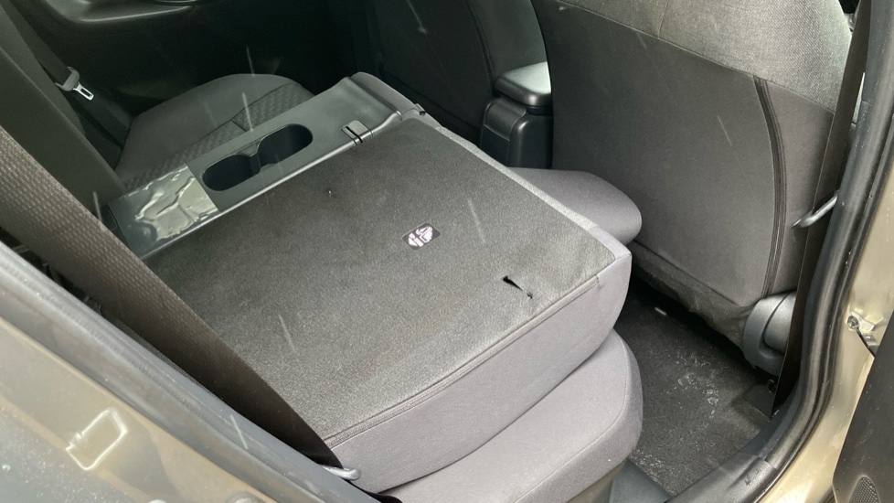Toyota Yaris Cross 1.5 Hybrid Design 5dr CVT Hybrid Estate - Image 18