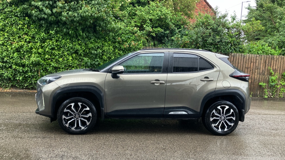 Toyota Yaris Cross 1.5 Hybrid Design 5dr CVT Hybrid Estate - Image 24