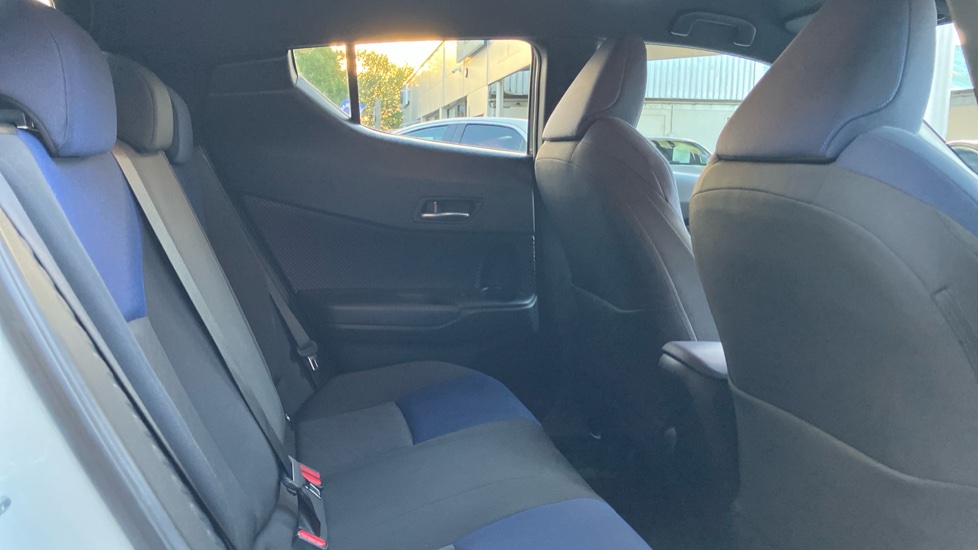 Toyota C-HR 1.8 Hybrid Dynamic 5dr CVT Hybrid Hatchback - Image 8