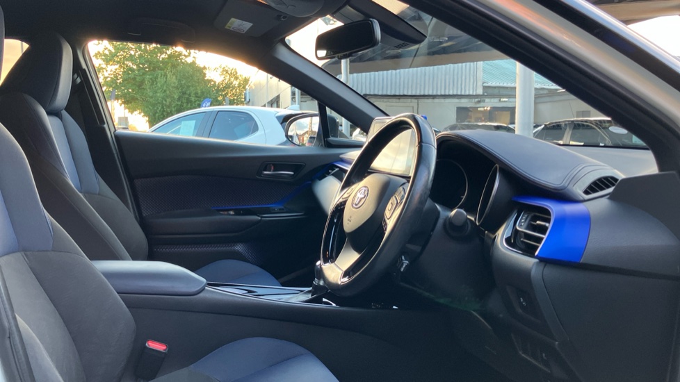 Toyota C-HR 1.8 Hybrid Dynamic 5dr CVT Hybrid Hatchback - Image 12
