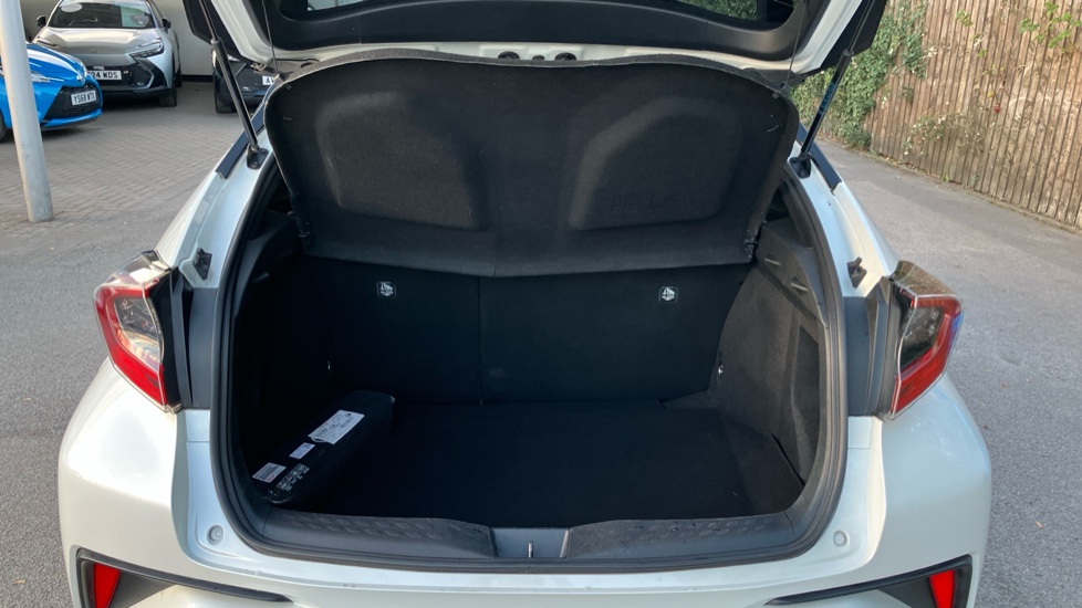 Toyota C-HR 1.8 Hybrid Dynamic 5dr CVT Hybrid Hatchback - Image 13