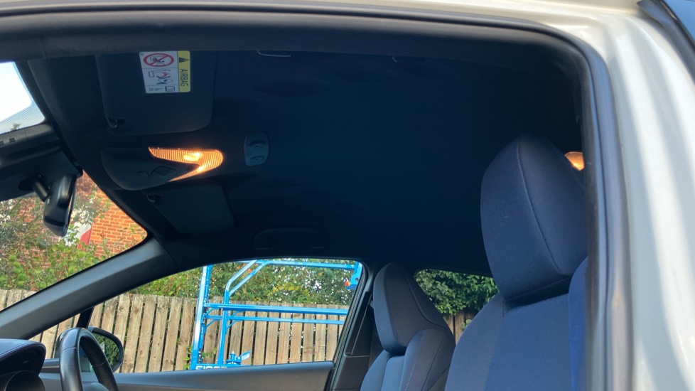 Toyota C-HR 1.8 Hybrid Dynamic 5dr CVT Hybrid Hatchback - Image 19