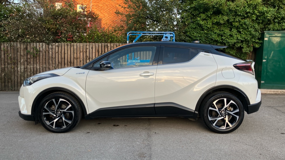 Toyota C-HR 1.8 Hybrid Dynamic 5dr CVT Hybrid Hatchback - Image 24