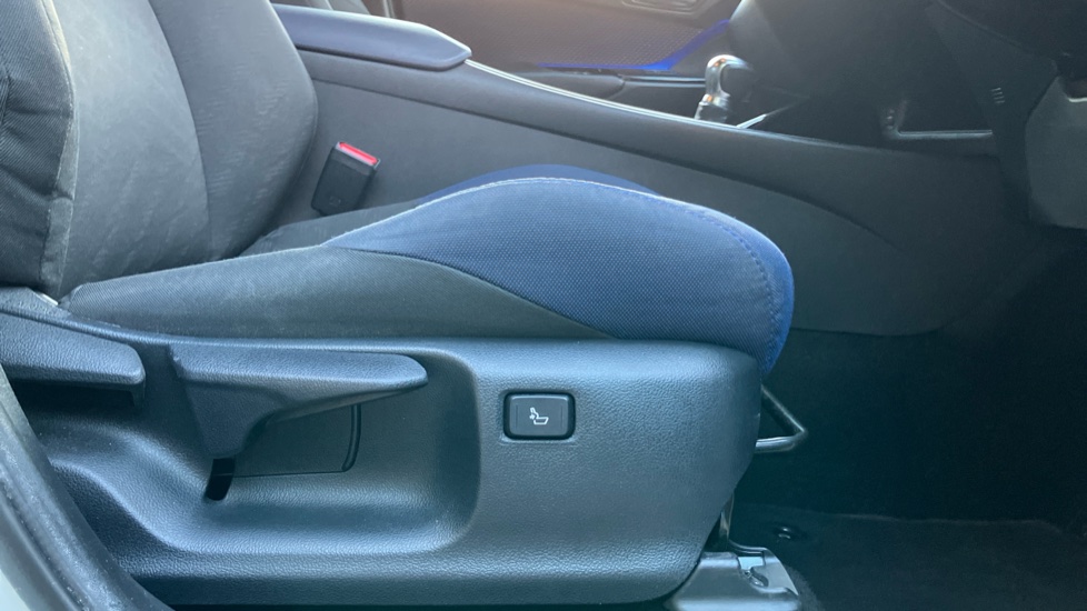 Toyota C-HR 1.8 Hybrid Dynamic 5dr CVT Hybrid Hatchback - Image 30