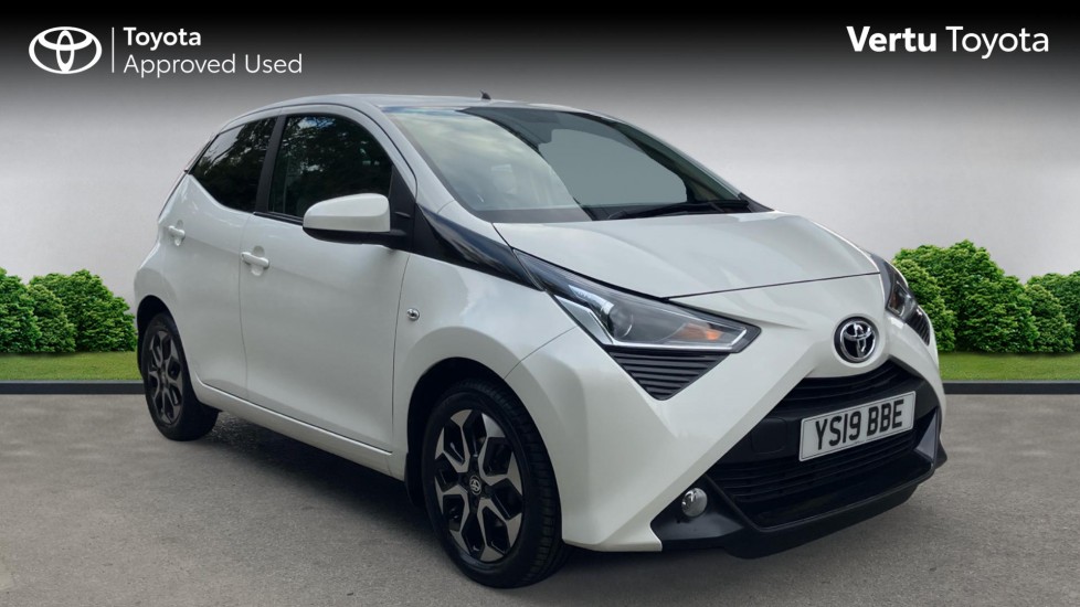 Toyota Aygo 1.0 VVT-i X-Plore 5dr Petrol Hatchback - Image 1