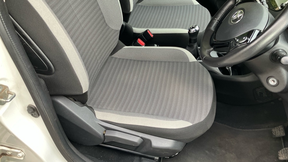 Toyota Aygo 1.0 VVT-i X-Plore 5dr Petrol Hatchback - Image 17