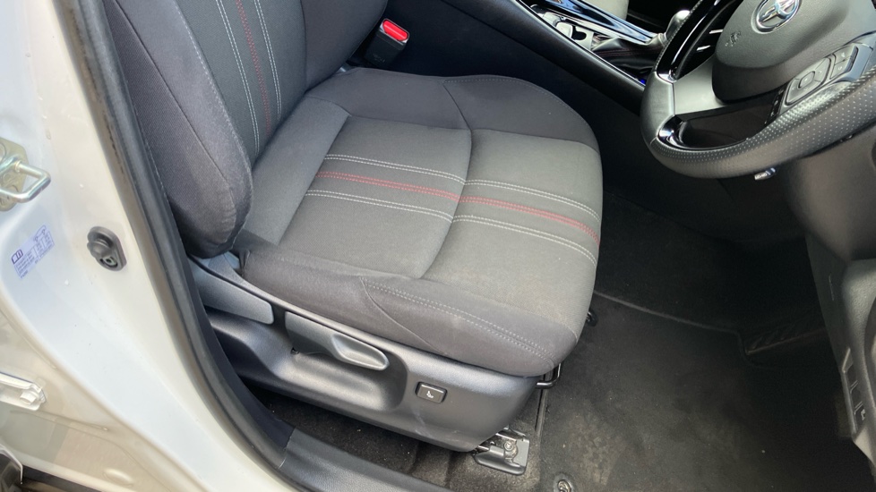 Toyota C-HR 1.8 Hybrid GR Sport 5dr CVT Hybrid Hatchback - Image 17