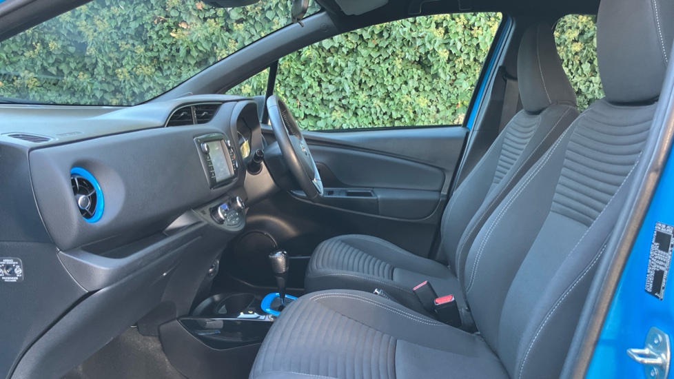 Toyota Yaris 1.5 VVT-i Y20 5dr CVT [Bi-tone] Petrol Hatchback - Image 5