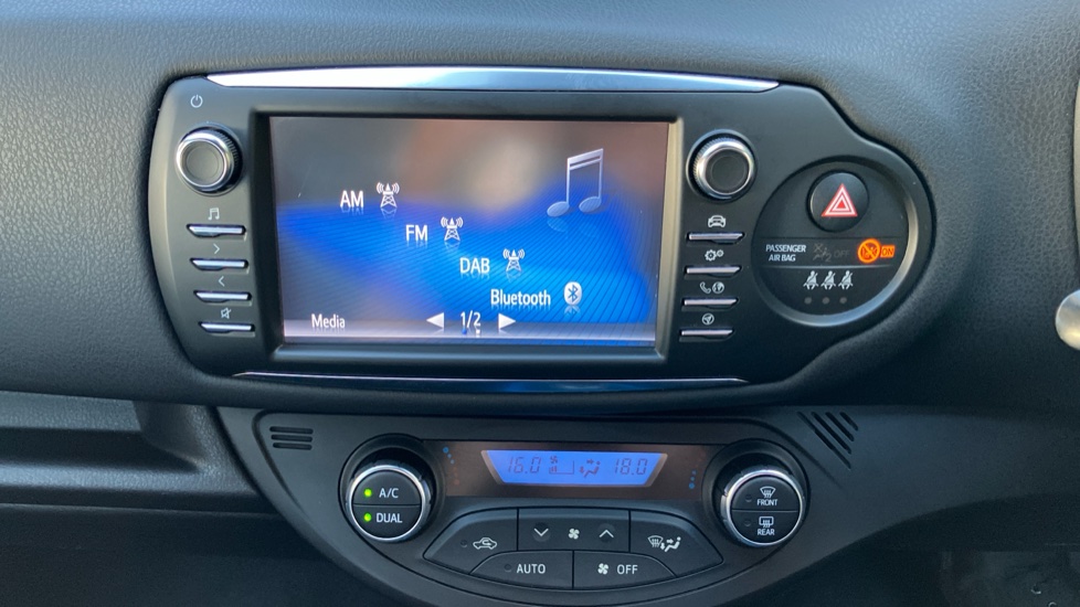 Toyota Yaris 1.5 VVT-i Y20 5dr CVT [Bi-tone] Petrol Hatchback - Image 9