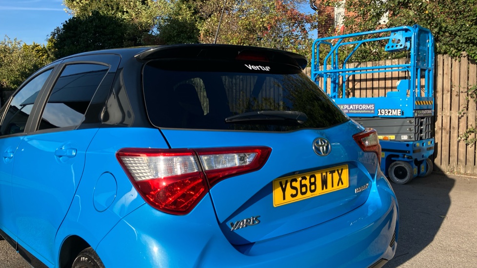 Toyota Yaris 1.5 VVT-i Y20 5dr CVT [Bi-tone] Petrol Hatchback - Image 21